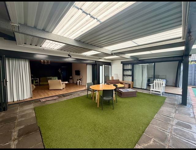 4 BEDROOM HOUSE FOR SALE IN MEER EN SEE